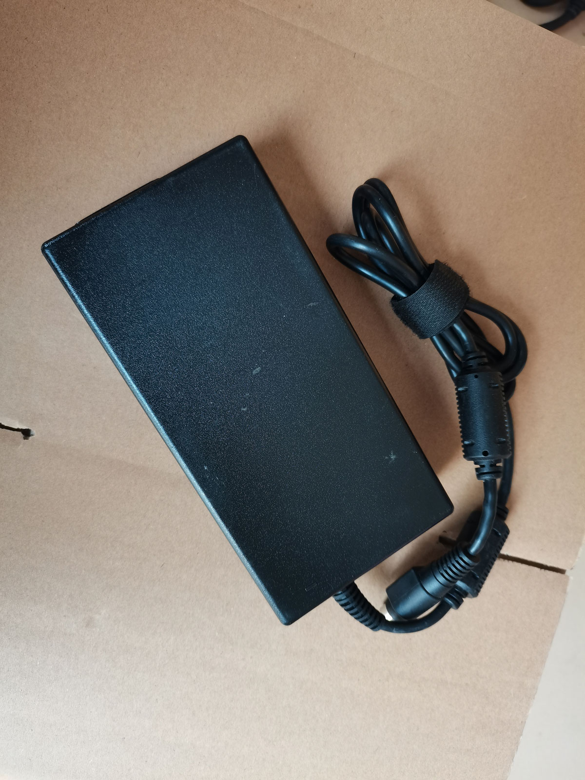OEM دلتا 230 واط 19.5 فولت 11. - مراجعة Pc Gaming Msi وسعره