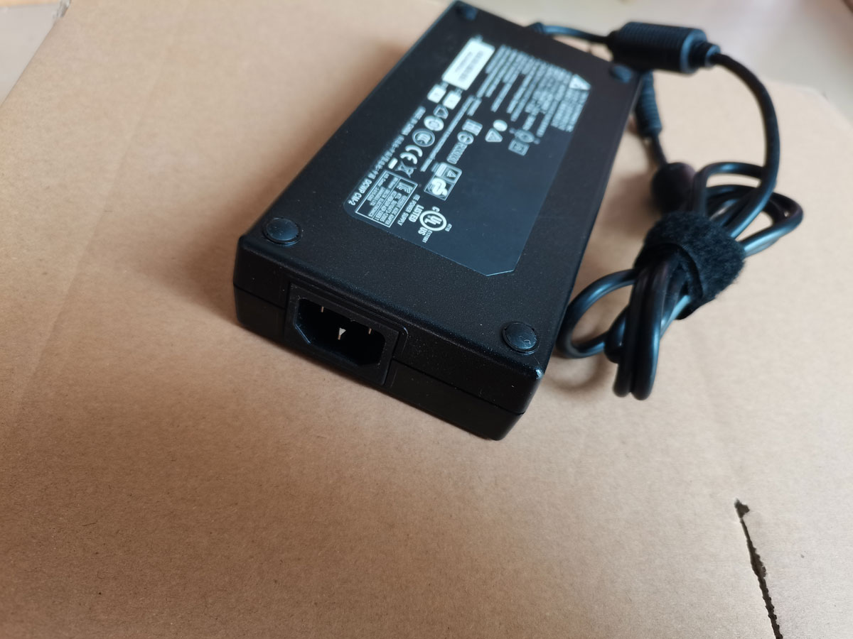 OEM دلتا 230 واط 19.5 فولت 11. - مراجعة Pc Gaming Msi وسعره